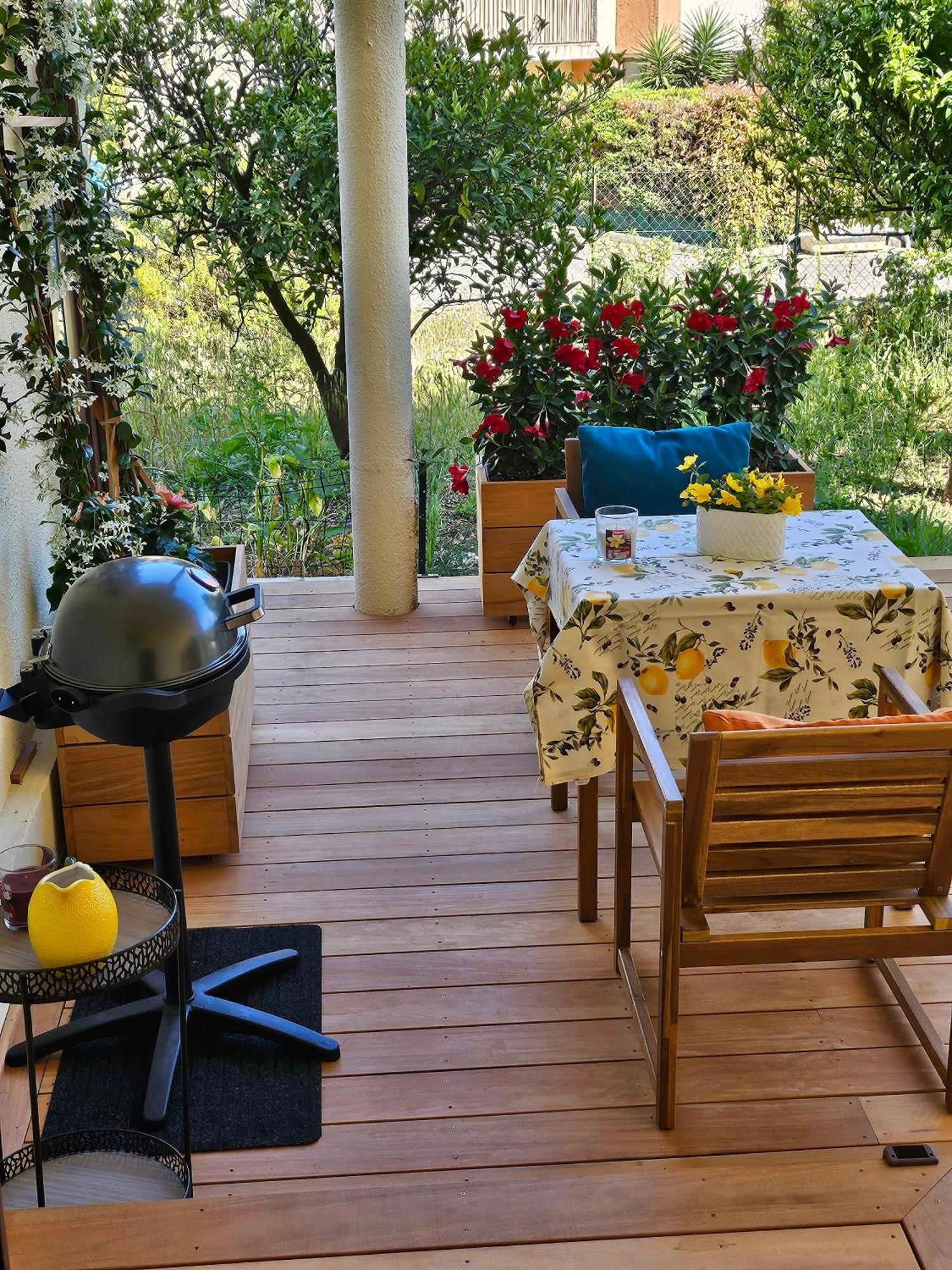 Charmant Studio Pres De La Plage Avec Jacuzzi Et Terrasse Privative Villeneuve-Loubet Esterno foto