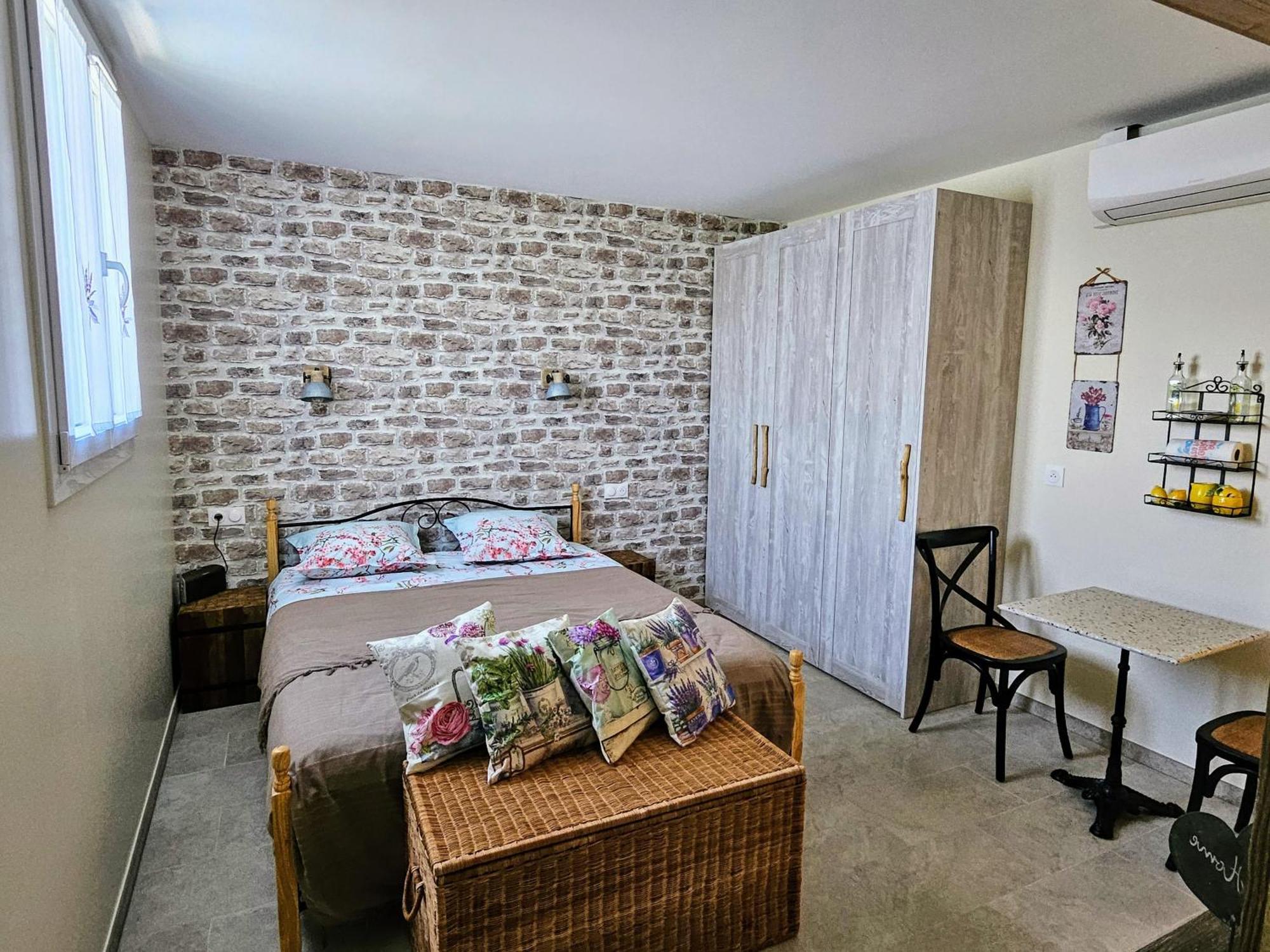 Charmant Studio Pres De La Plage Avec Jacuzzi Et Terrasse Privative Villeneuve-Loubet Esterno foto