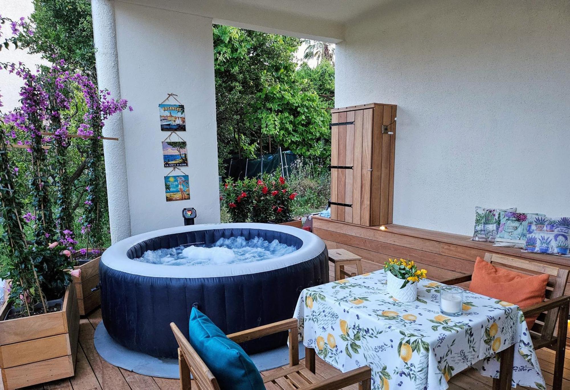 Charmant Studio Pres De La Plage Avec Jacuzzi Et Terrasse Privative Villeneuve-Loubet Esterno foto
